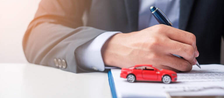 Finanziertes Auto Auf Andere Person Zulassen Kfz-Versicherung auf andere Person anmelden: Geht das?